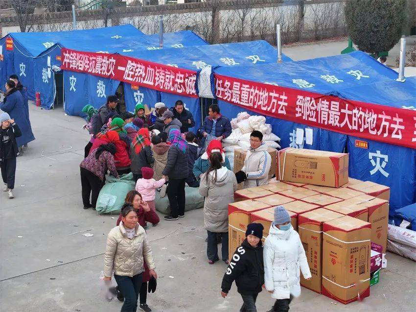 第一批活动箱房已交付还有3000余套活动板房争取5天内送达！(图4)