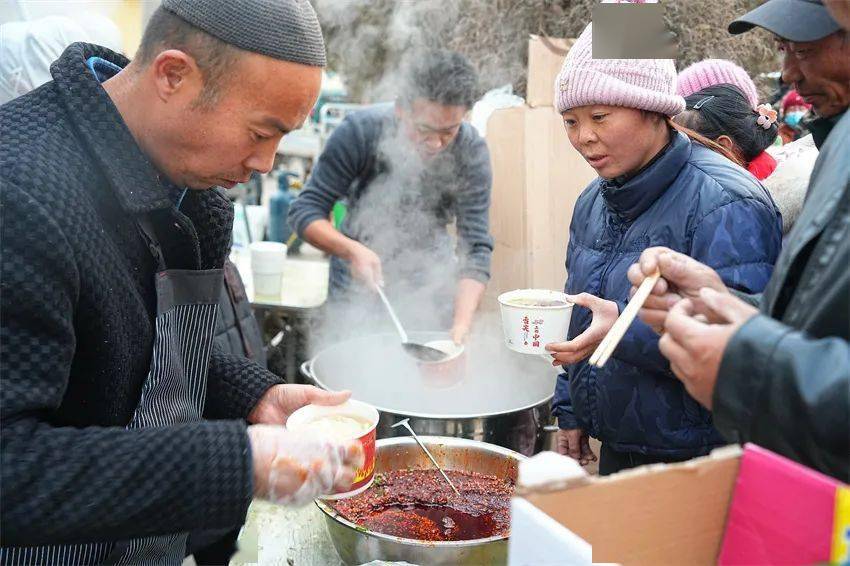 第一批活动箱房已交付还有3000余套活动板房争取5天内送达！(图5)
