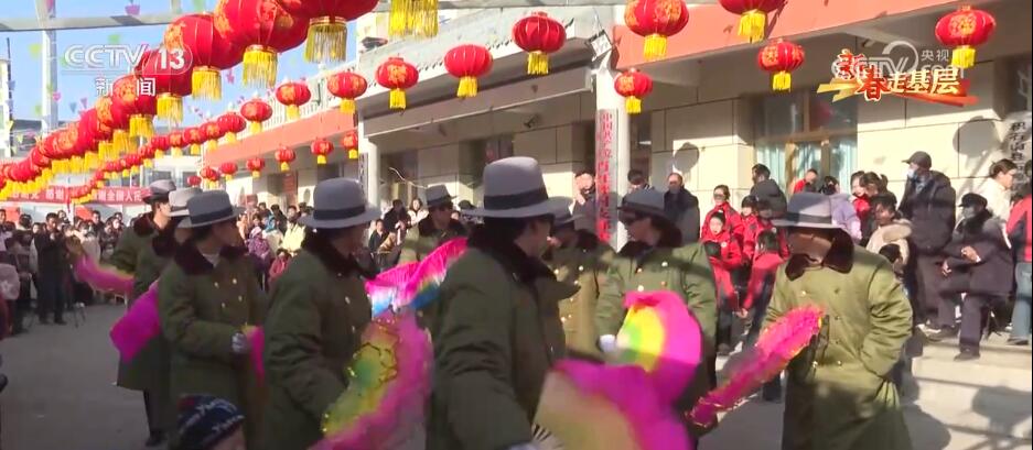 kaiyun：【新春走基层】安置点里过大年板房“村晚”喜迎“龙”年