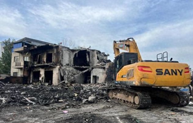 安徽淮南一栋4层楼房失火造成9人遇难！逃生工人称房屋内部是用木板隔开的！(图4)