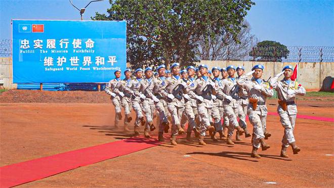 中国第14批赴南苏丹（瓦乌）维和部队官兵被授予联合国“和平荣誉勋章”(图3)