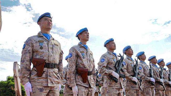 中国第14批赴南苏丹（瓦乌）维和部队官兵被授予联合国“和平荣誉勋章”(图5)