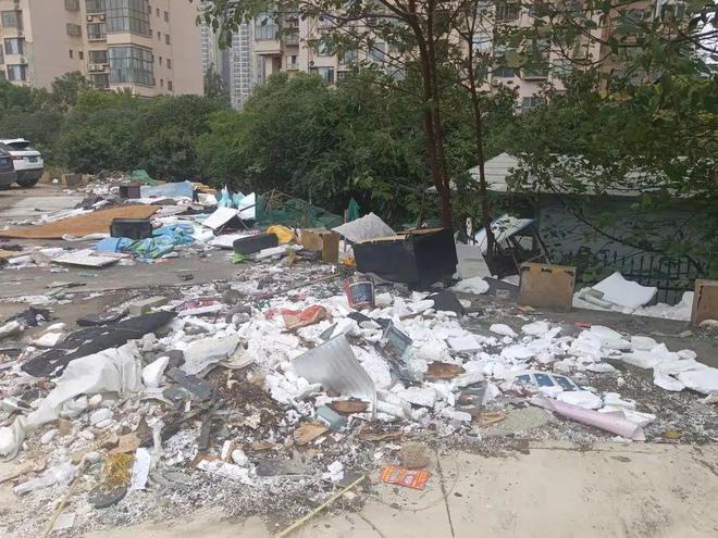 “刮风就到处吹！”长沙一驾校搬离后出现大量垃圾街道办回应(图3)