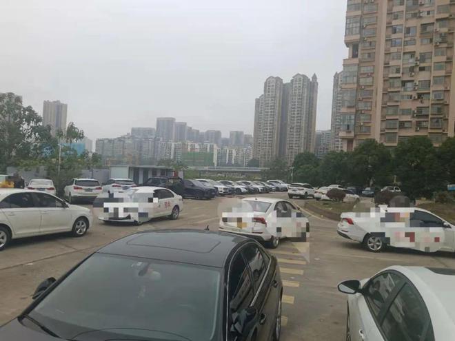 “刮风就到处吹！”长沙一驾校搬离后出现大量垃圾街道办回应