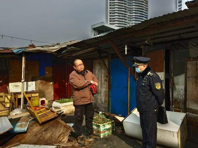 硚口区开展火灾防控专项行动拆除违章搭建消除安全隐患(图2)