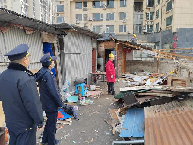 硚口区开展火灾防控专项行动拆除违章搭建消除安全隐患(图3)