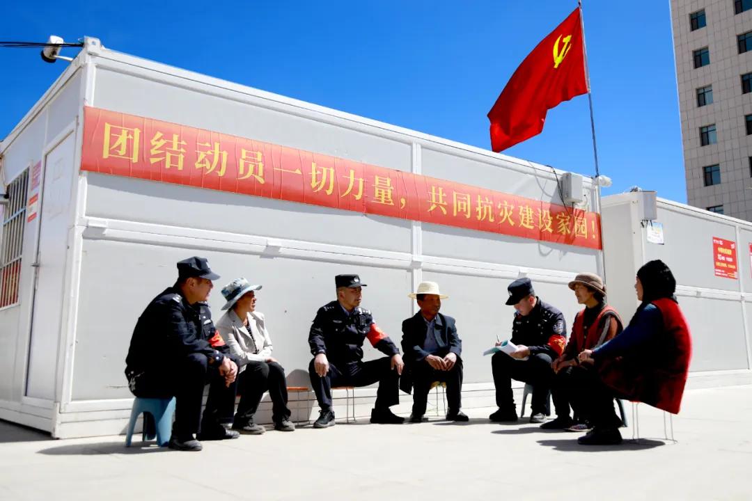 大战300天忠诚铸警魂(图2)
