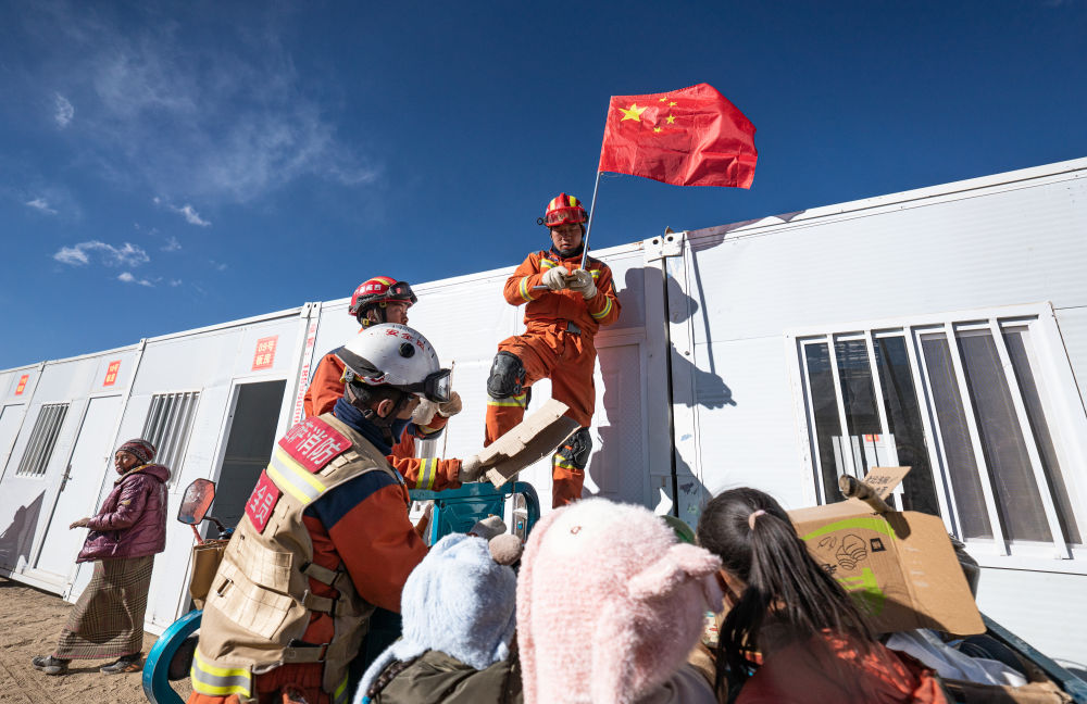 西藏定日地震灾区已搭建5152套板房过渡安置各项工作科学有序高效推进(图2)