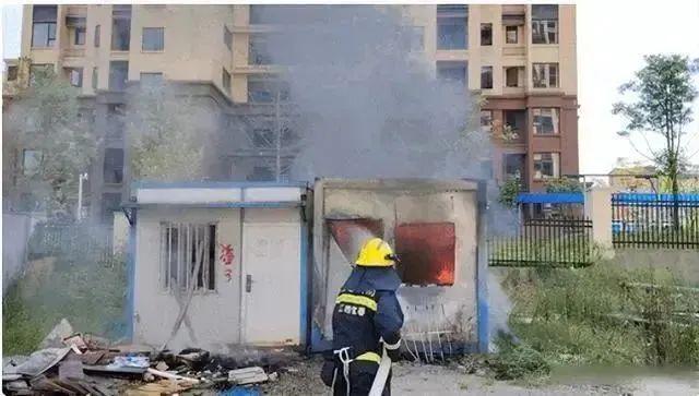 因出门没拔充电器家里被烧光？警惕！全国已发生多起……(图2)