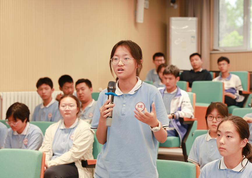 kaiyun入口：山东省高校“双带头人”教师党支部书记“强国行”专项行动走进山大附中(图1)