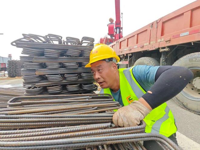 澴河上的高温印记——他乡“筑梦者”与故土“守望者”的汗水交响(图5)