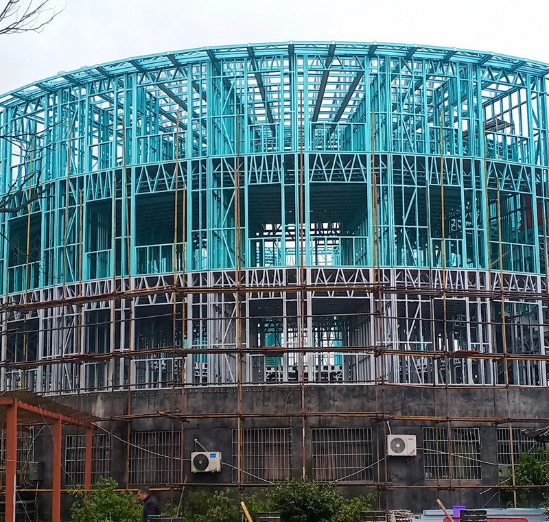 轻钢别墅有哪些性能优势?(图2)