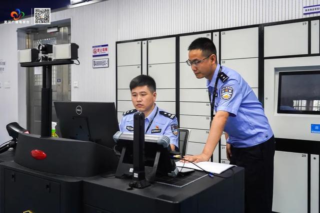 破门而入！武汉警方抓获32名“白富美”！(图5)