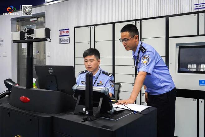 kaiyun网站：破门而入！警方抓获32名“白富美”(图5)