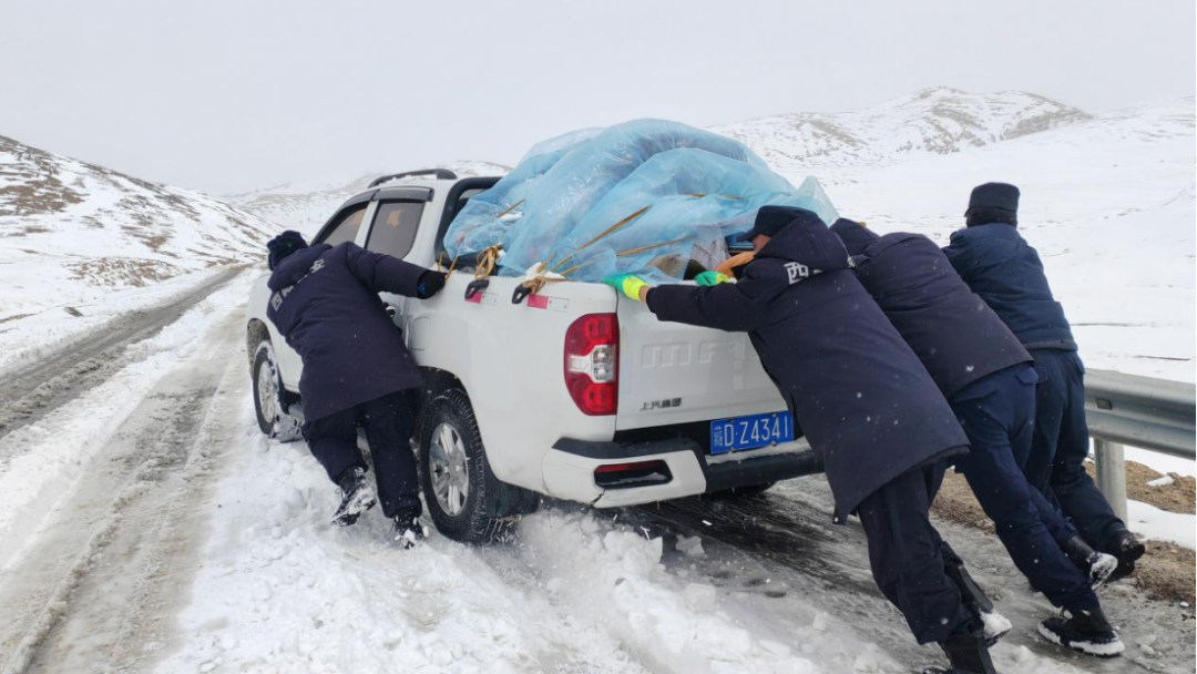 海拔5118米！新藏线“生命禁区”里的“雪域驿站”(图5)
