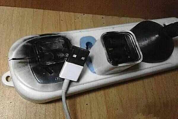 睡觉没拔充电器家被烧“一两分钟火苗蹿到天花板”当事人：损失十几万元(图6)