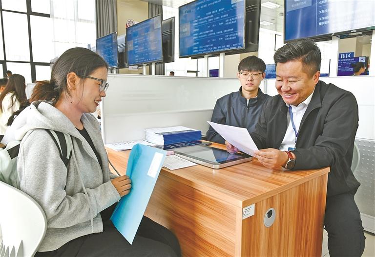 西藏：幸福底色更鲜亮
