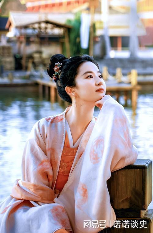 38岁的刘亦菲没想到一场大火让所有人看清了她的“真实人品”(图13)