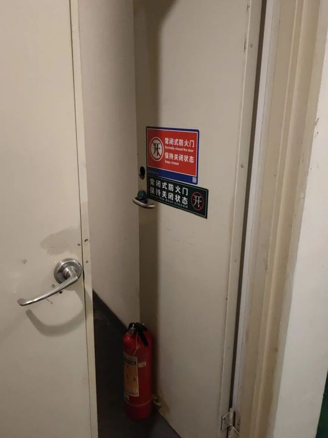 直击深圳多区高层建筑消防细节！记者走访多处接报即改(图7)