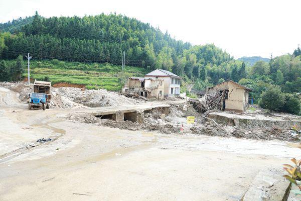 kaiyun入口：亮灯了路通了心安了！地质湘军助大雁山村焕新重生(图2)