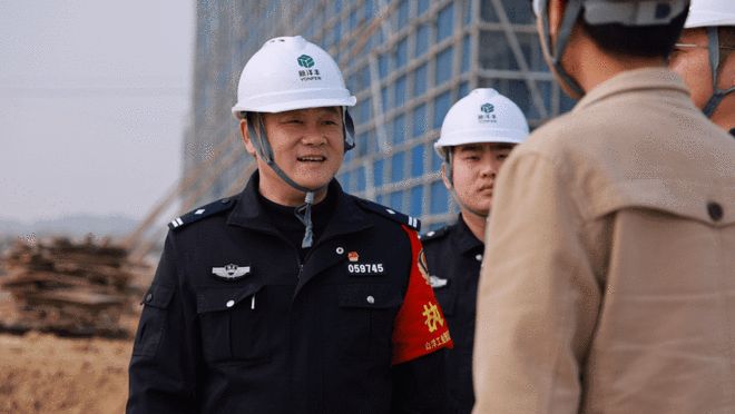 邓炬锋：守护企业发展的“贴心警官”(图3)